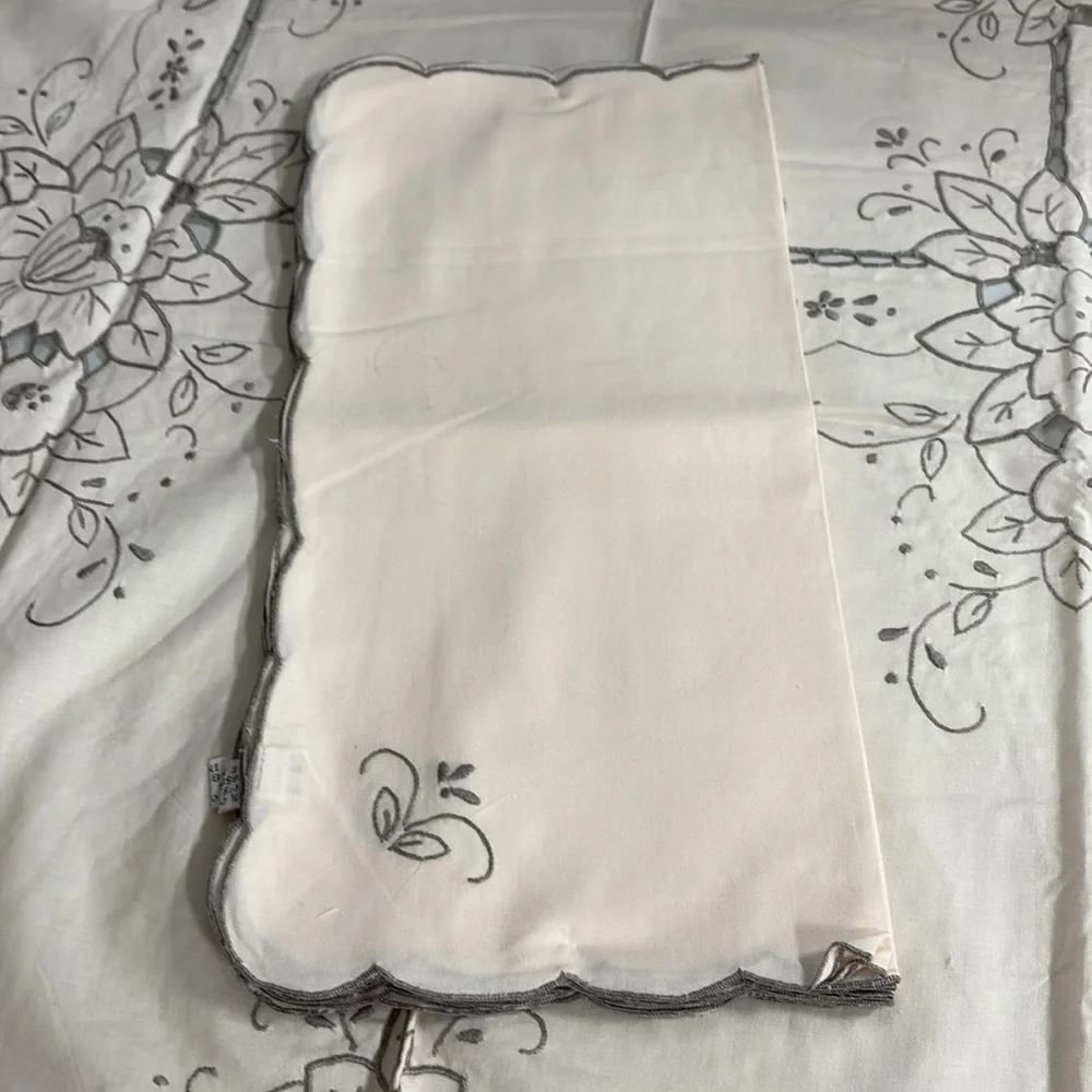Elegant Cream Floral Tablecloth